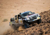 "Blondes of the Desert" team make it up the incline